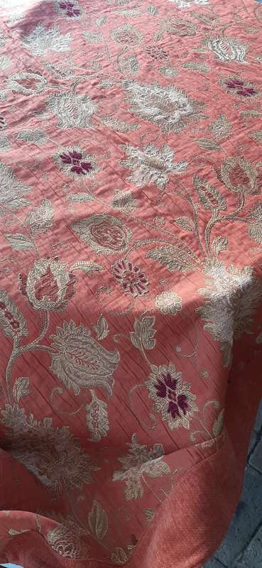 ZURICH THROW/TABLECLOTH EMBOSSED