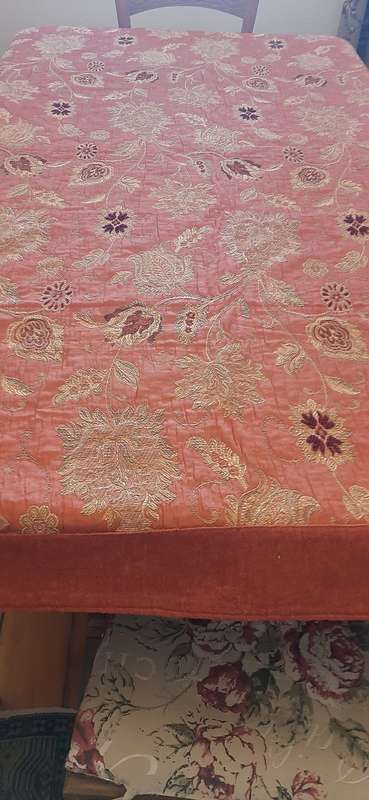 ZURICH THROW/TABLECLOTH EMBOSSED