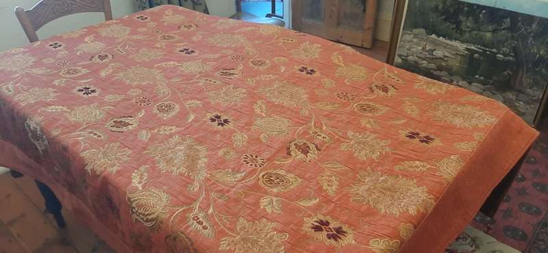 ZURICH THROW/TABLECLOTH EMBOSSED