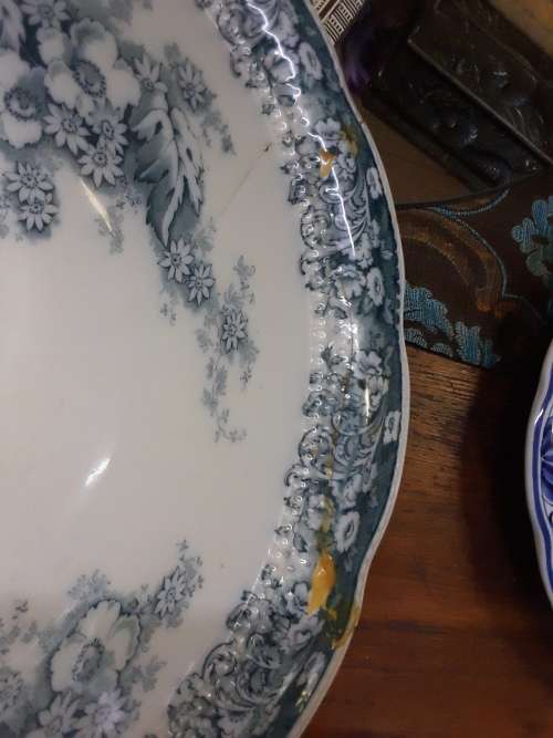 Very old light blue and white wash basin with crack. Made in England. 42 cm. COURIER GUY R150
