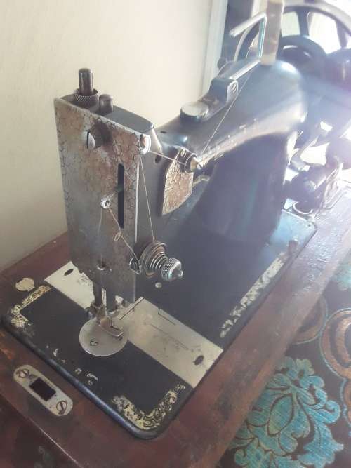 Working! Rare Vesta L.O. Dietrich Altenburg sewing machine. See Description. COURIER GUY R200.00
