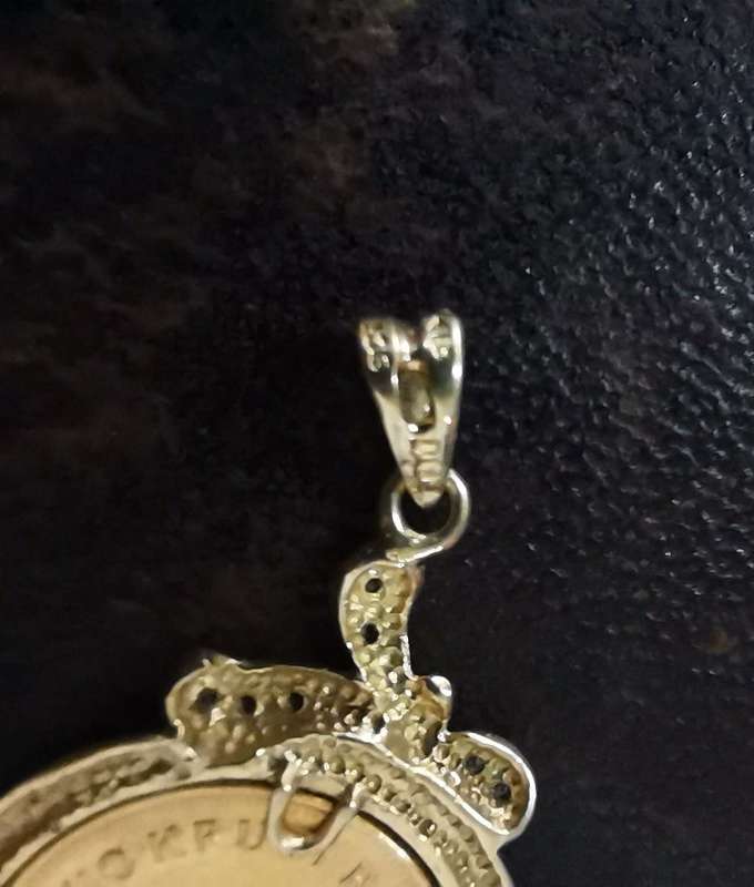 Beautiful 9ct Gold with 22ct Yellow Gold Kruger Coin Pendant with Diamonds. See fotos & description