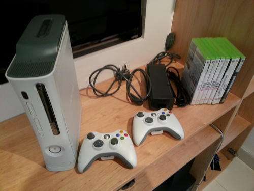XBOX 360 60GIG INCLUDING ORIGINAL GAMES