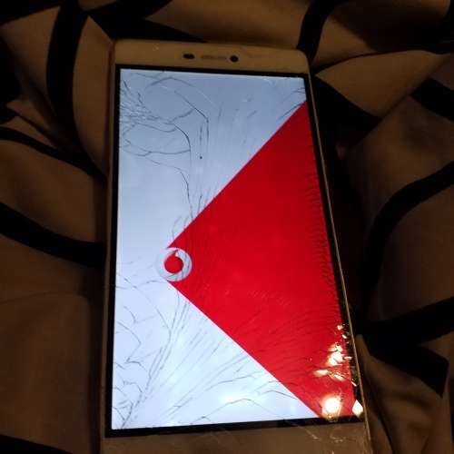 Huawei P8 lite, 3gigs Ram, 33 gigs Rom, (FOR PARTS OR REPAIRS)
