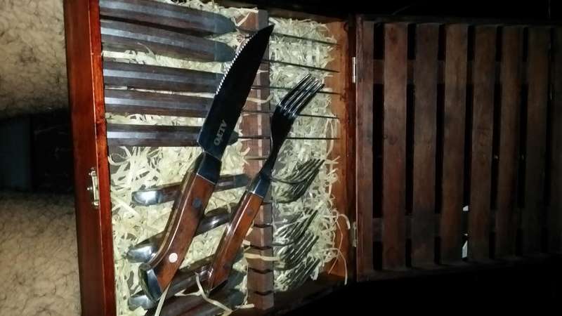 ALTO FLATWARE-STEAK KNIVES AND FORKS 12 PIECE SET in GIFT CRATE(MAKE A REASONABLE OFFER)