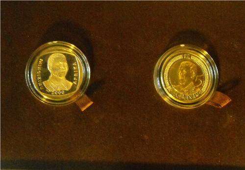 The Nelson Mandela commemorative R5 coin set.