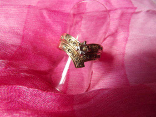 ***Genuine 9ct gold wedding ring set***