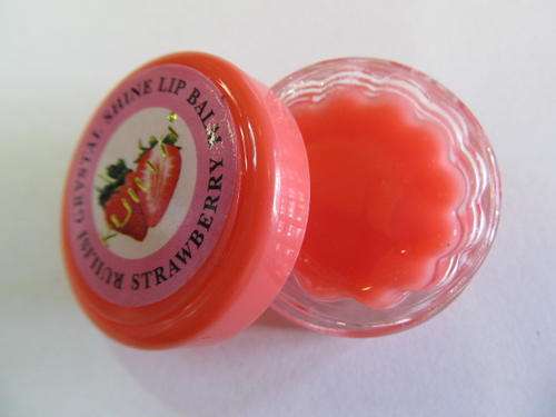 STRAWBERRY FLAVOURED LIP BALM