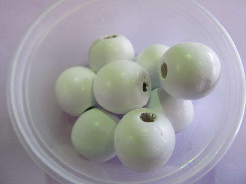 WHITE ROUND WOODEN BEADS-4PC