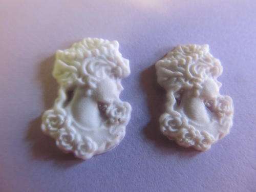 WHITE CAMEO EMBELLISHMENTS-2PC