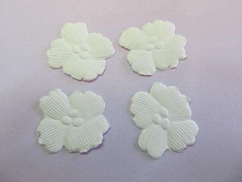 WHITE FLOWERS-4PC-24MM