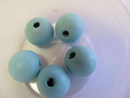 SOFT GREEN ROUND WOODEN BEADS - 4PC - 18MM