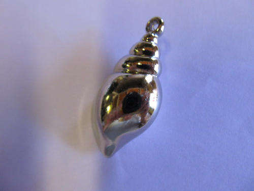 RHODIUM PLATED SHELL PENDANT-CHEAP COURIER DELIVERY