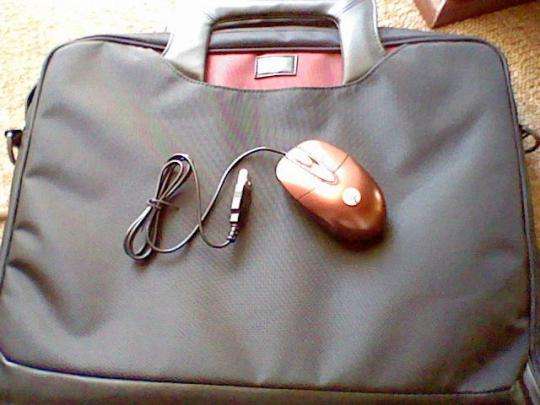 CLASSY HP SIMPLICITY LAPTOPBAG WITH A 3D OPTICAL MOUSE
