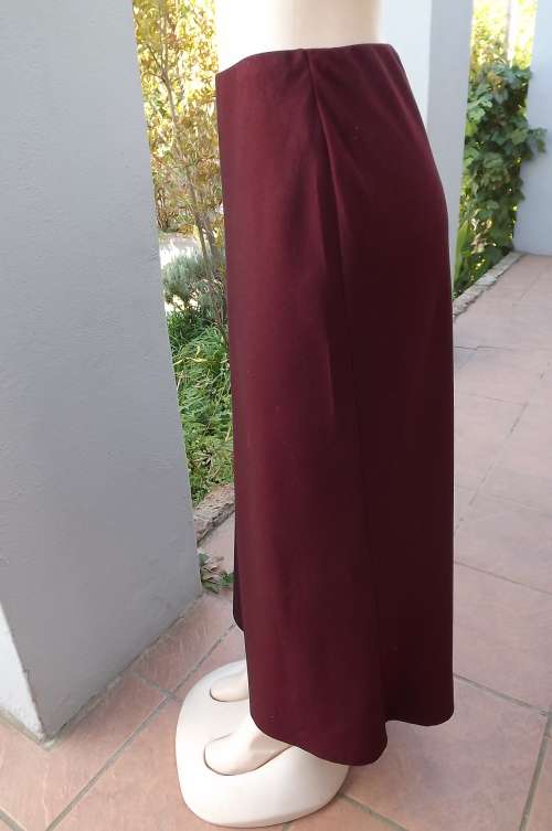 Always Fashionable A-line skirt in maroon by Oasis in size 36/12. Elasticated  middle. As new.