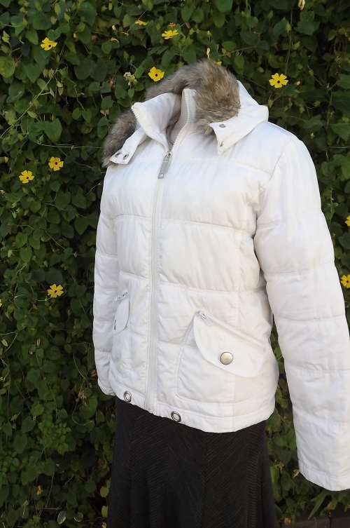 White padded ladies jacket.Size 38/14 by Truworthes with removable hood. Faux fur trimming