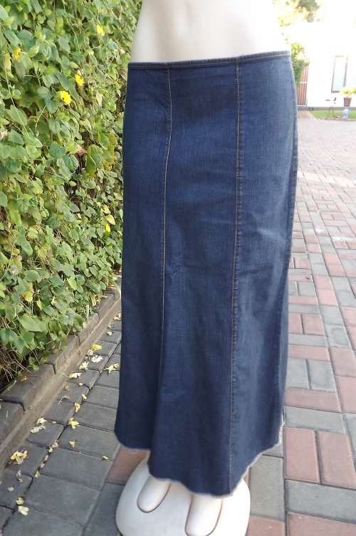 Maxi denim paneled skirt without waistband size 40/16.Fringed seam.Good condition
