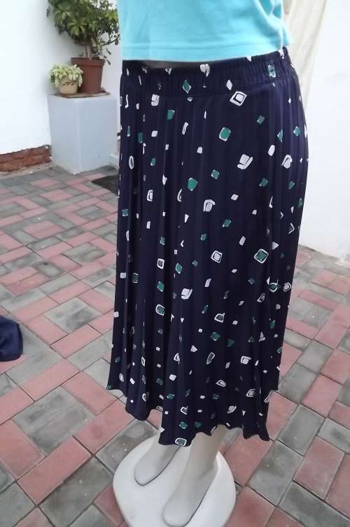 Pretty navy permanent pleated skirt by Woolworths size 40/16.In 100% wash + wear polyester