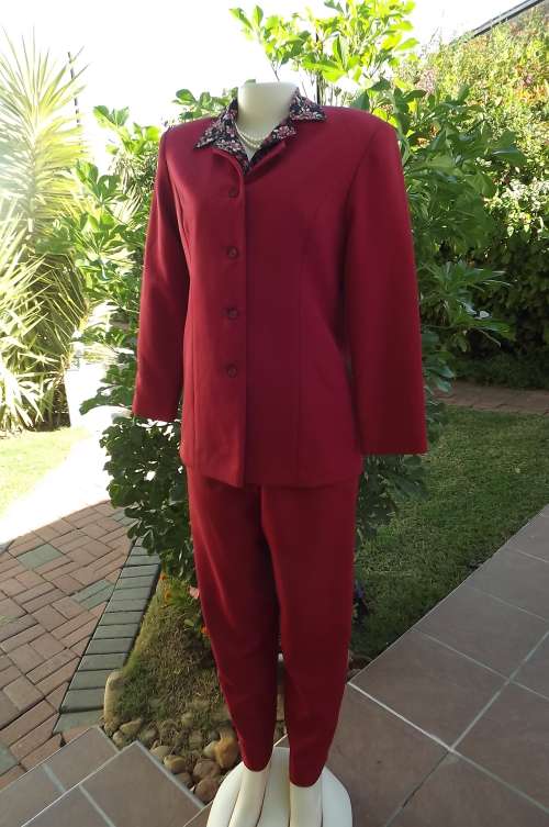 Fabulous Red boutique made 2 piece suite size 38/14.Fully lined jacket,Pants high waisted