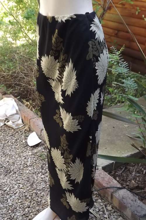 Beautiful floor length black fully lined skirt with bold cream flowers.Size 38/14.Elasticated middle