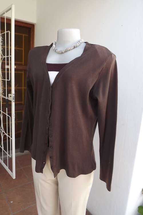 Chocolate brown 100% cotton cardigan made in India by Yessica.Size 38/14.Button down V front