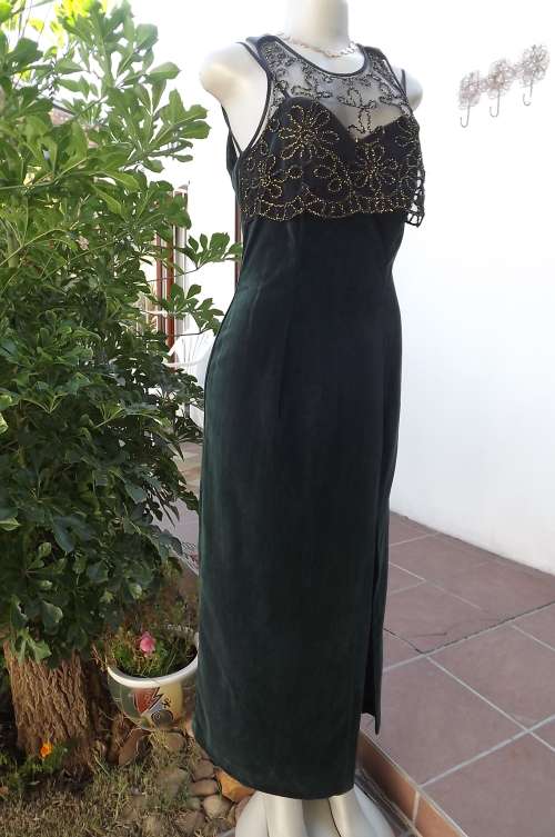 Emerald Green beauty! By Chaps in size 36/12 in 100% cotton velvet.Maxi with high slit at left side
