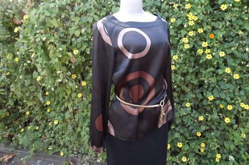 Fabulous Choc brown silky top with golden circle pattern in size 34/10 by Woolworths Perfect. As new