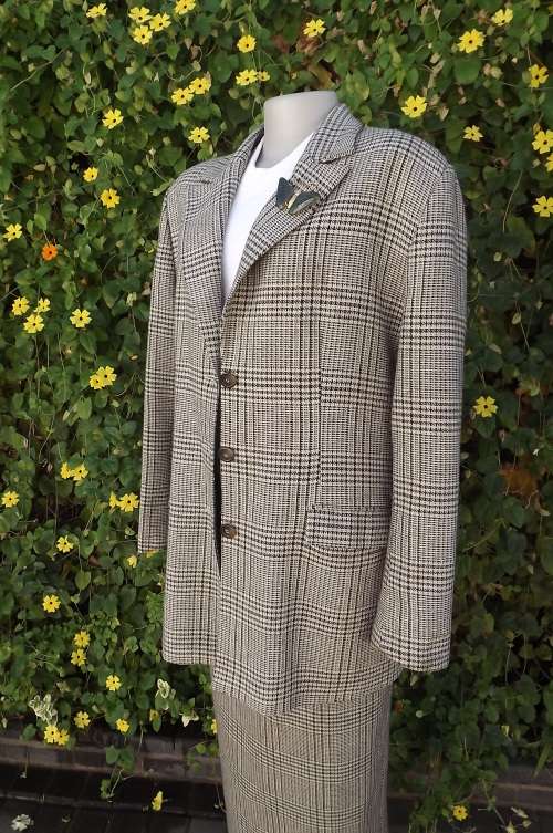 Warm winter suite by Truworths in check pattern. In size 42/18. Fully lined. Good condition.