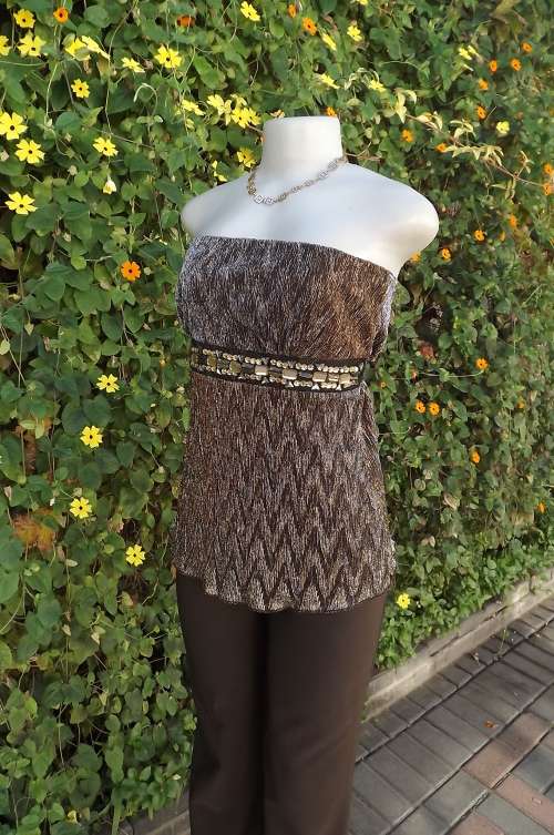 Stunning TRUWORTHS Glamour top in gold and silver lurex with brown underlay. Size 36/12.