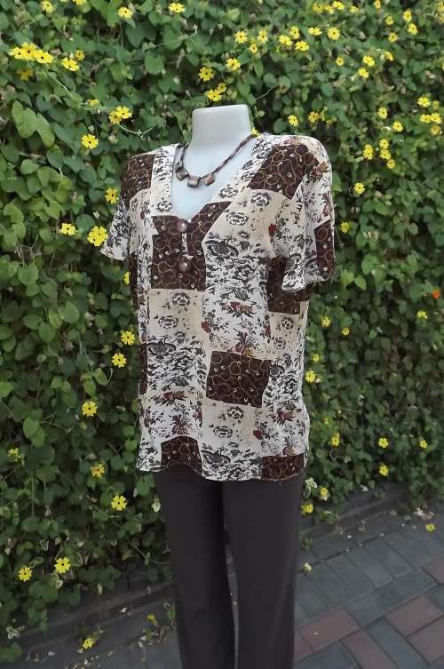 Beige and brown patterned V neck top with flared capped sleeves.Size 40/16 by Insync