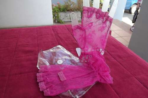 Pair of pink special occasion half fingers gloves.Size small.In nylon lace fabric
