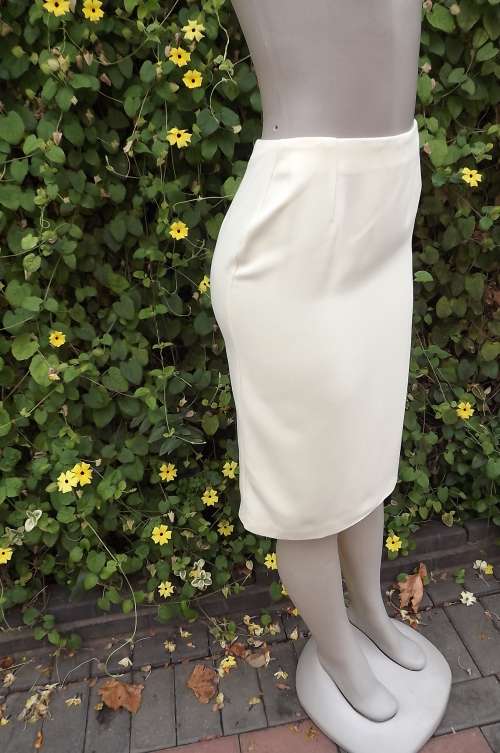 Vanilla colour knee length pencil skirt.No waistband.From Woolworths size 32/8.Slit at back.
