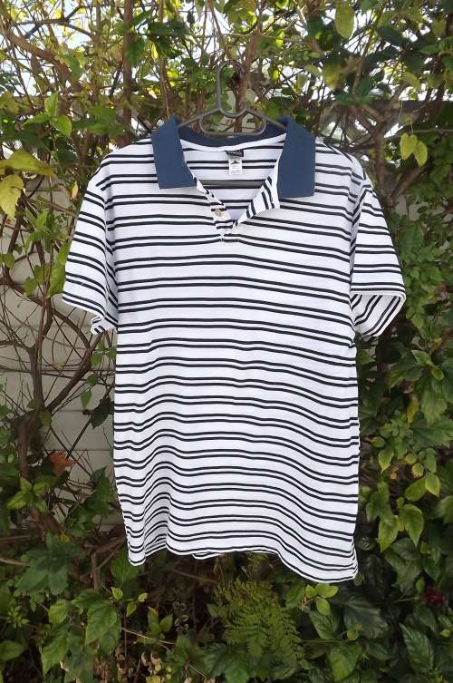 Handsome navy and white striped golf shirt by "No Rules" size M - Chest 104cm.New condition