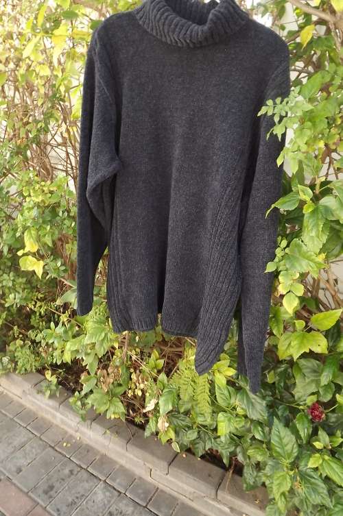Soft and cosy charcoal colour men's poloneck pullover knitted cardigan by Cignal size XL.