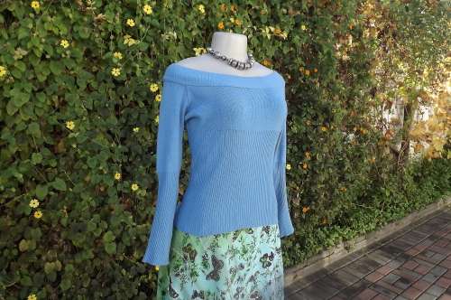 Skyblue Legit knitted sweater n size 32/8.Scooped neckline.Long sleeves.Very wide ribbings
