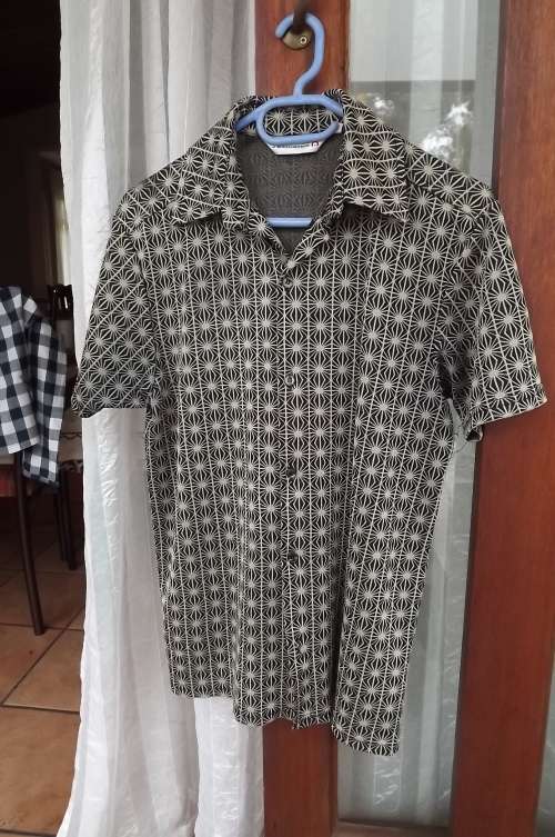Black and beige size S men's shirt in polyester/nylon blend.By Exchange.Used but still in good cond