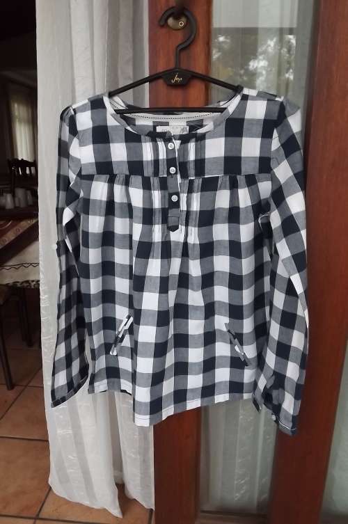Very pretty navy and white checked loose fit top by "Trail" fir 13 to 14 year old girl.As new