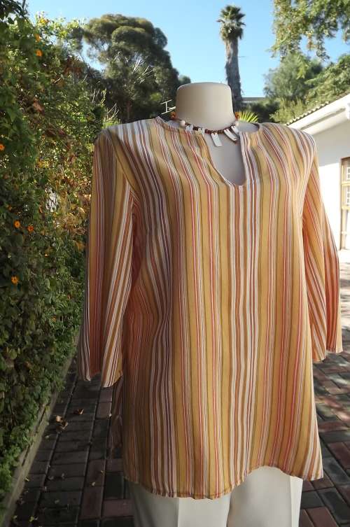 Comfy loose striped top in autumn colours with round neck and slit on front.Size 36/12 by Truwoths