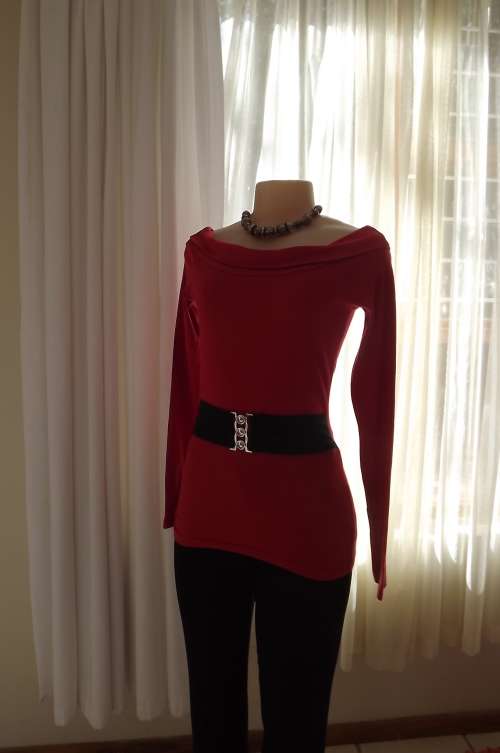 Sexy off the shoulder bright red cotton stretch over the hips top.Size 32/8.As new
