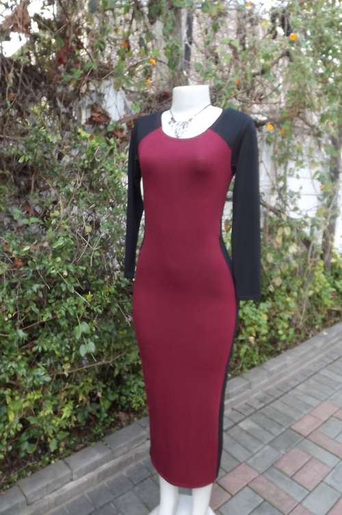Sexy body hugging stretch cotton long dress size 32/8 by "Madeben".In maroon and black.New dress