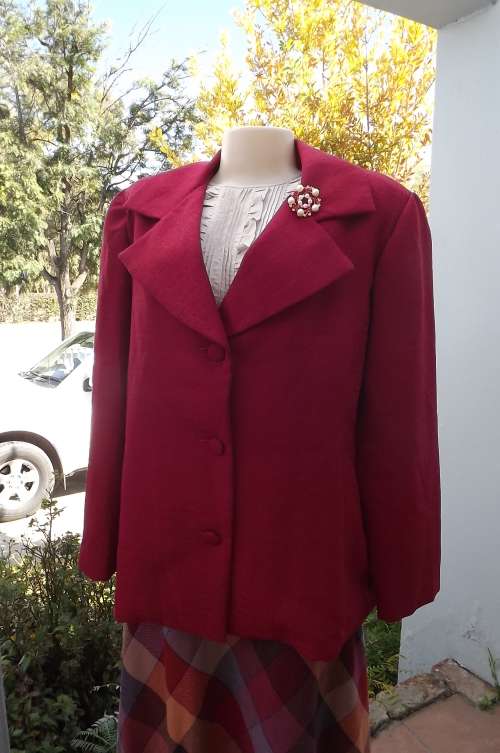 Maroon boutique made jacket,fully lined.Size 42/18.In textured polyester fabric.Button down front