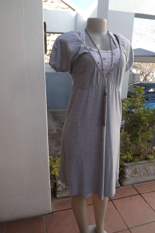 Light grey V neck dress in stretch cotton with short cut-on sleeves.Size 36/12 by "Capise".