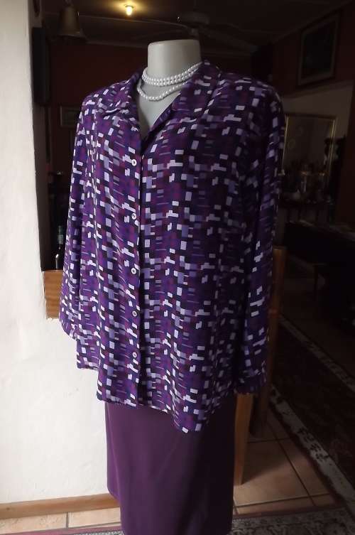 "Arezzo" long sleeve blouse size 42/18 in rich shades of purple.Shirt collar and button down front.