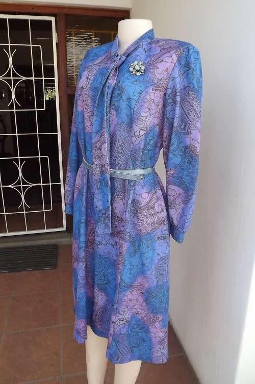 Vintage dress in medley of blue and purple.Size 38/14 by "Charlotte"Princess style with panels