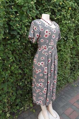 Gorgeous long gingham dress with beige/red flowers.Size 38/14 by George R.