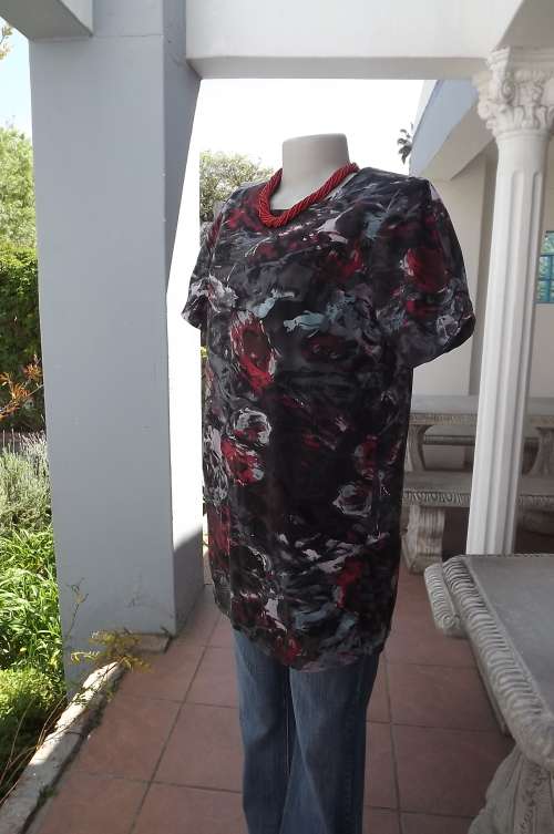 Dark coloured long top in arty print by `Cleo  Droomer` size 36/12.In stretch polycotton fabric.