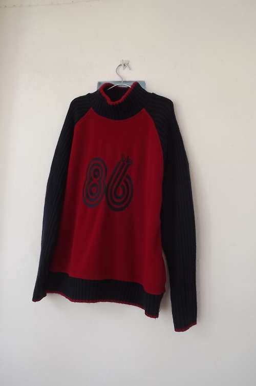 Stunning bulky black and red Relay sweater in XL.Sleeves and seam in black ribbed knit.As new