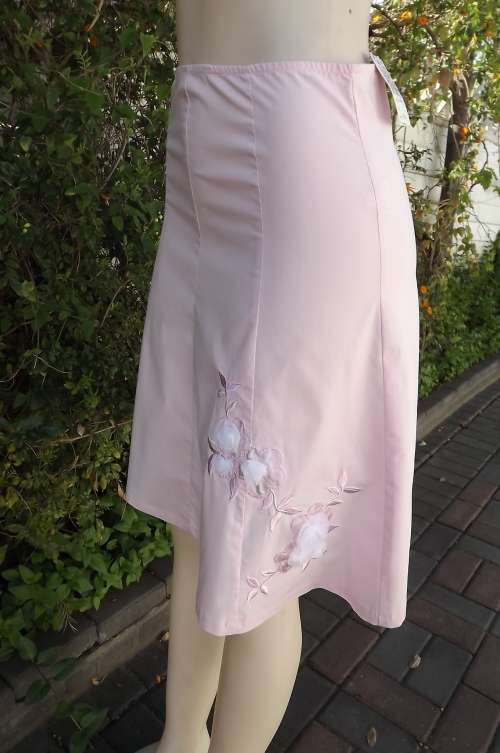 Soft Pink Short Summer Skirt with Beautiful Applique Work in size 8/32 - good condition