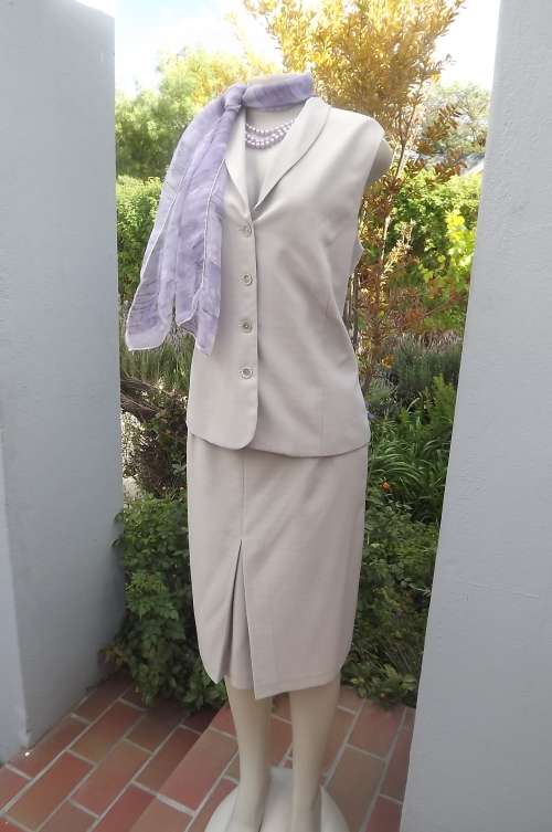 Summer 2 piece beige outfit by Truworths in size 38/14.Calf length skirt with inverted pleat
