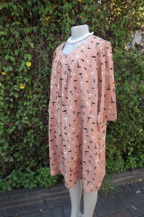 Beautiful maternity dress from Japan by SUCRE in orient blush colour size 38/14.Good condition